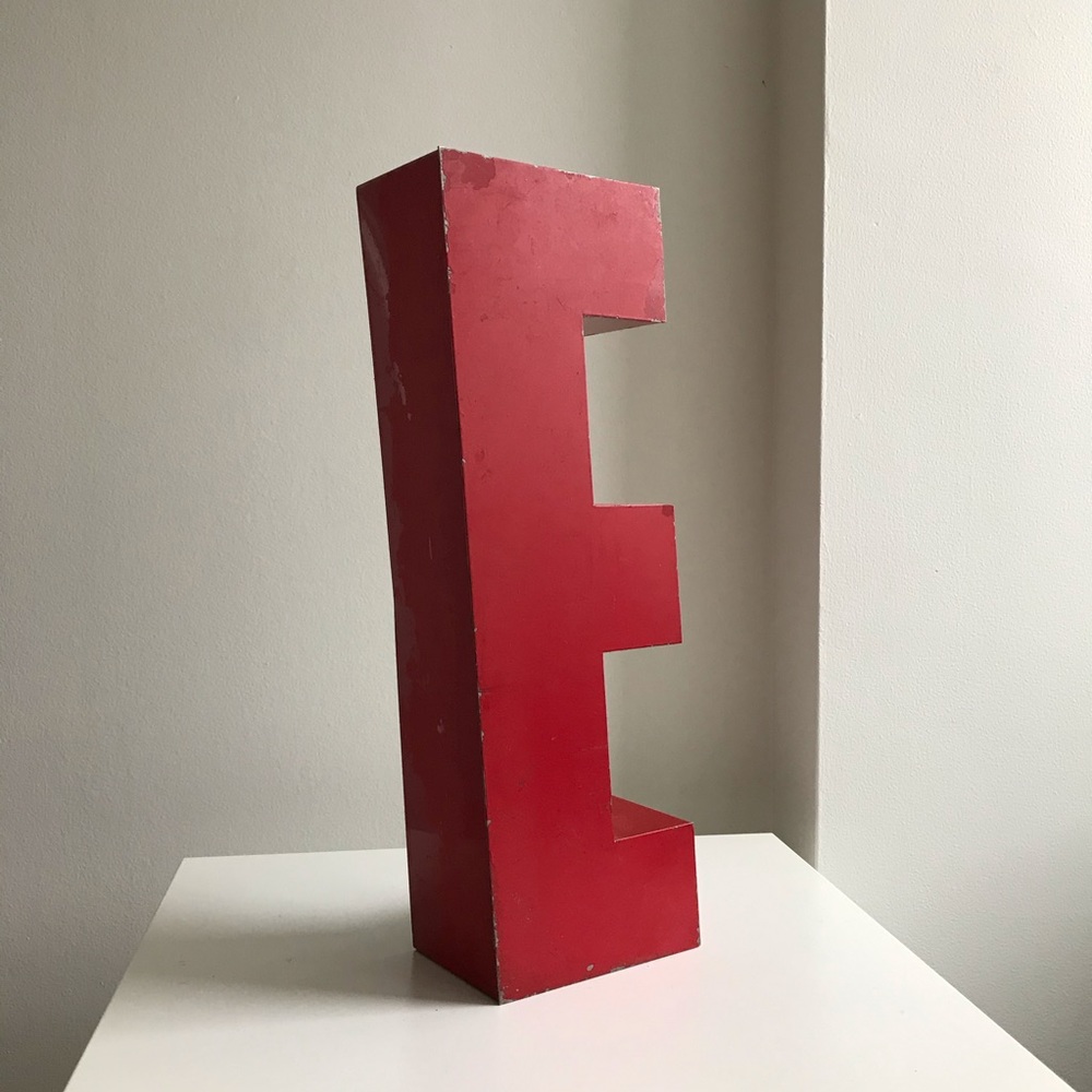 Metal type “E” vintage